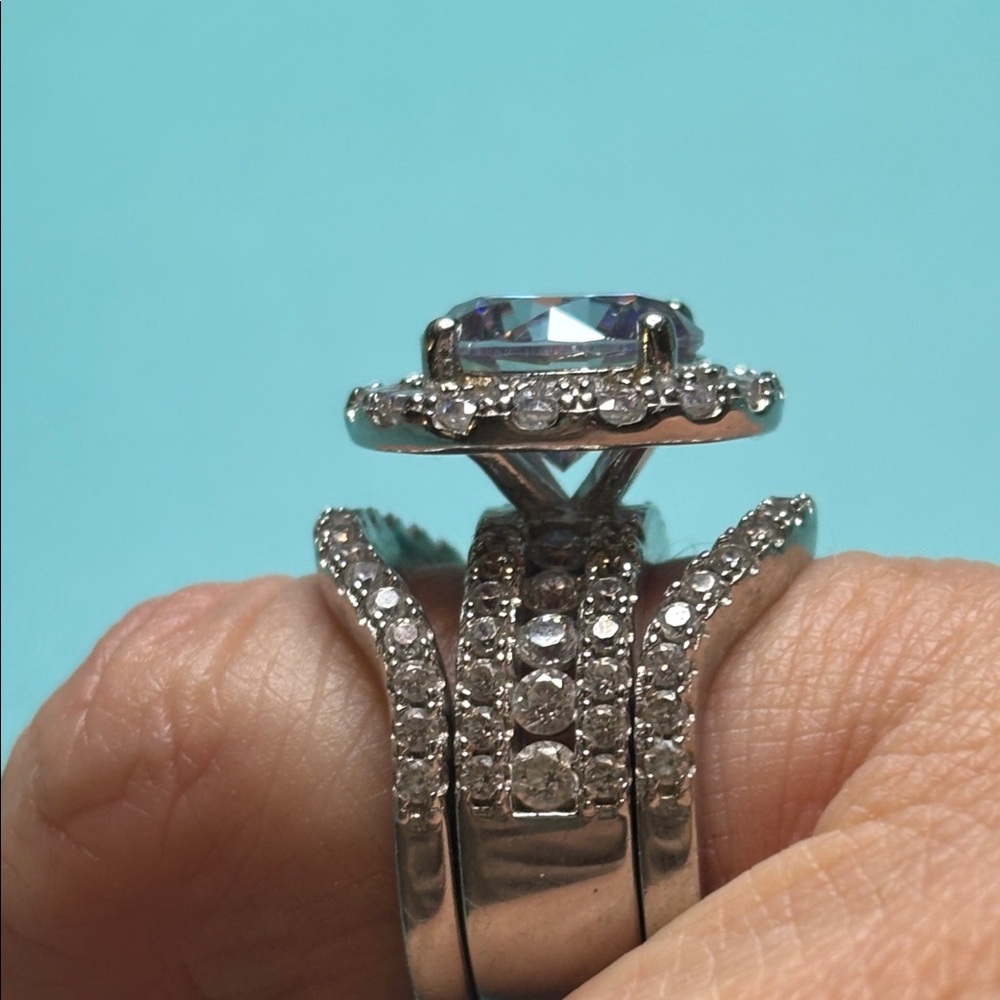 Elegant Silver and white sapphire Women's Ring